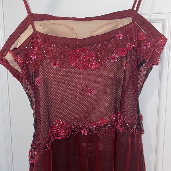 Alyce Formal Beaded Red Gown Size 8 - Picture 5 of 6